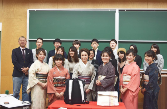 福岡大学と吉田カバンと筑前織物の共同制作発表